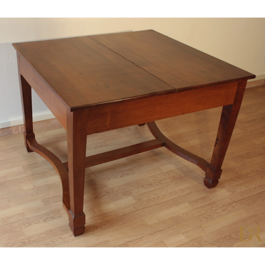 Tavolo decò vintage in ciliegio massello con gambe curve e piano rettangolare