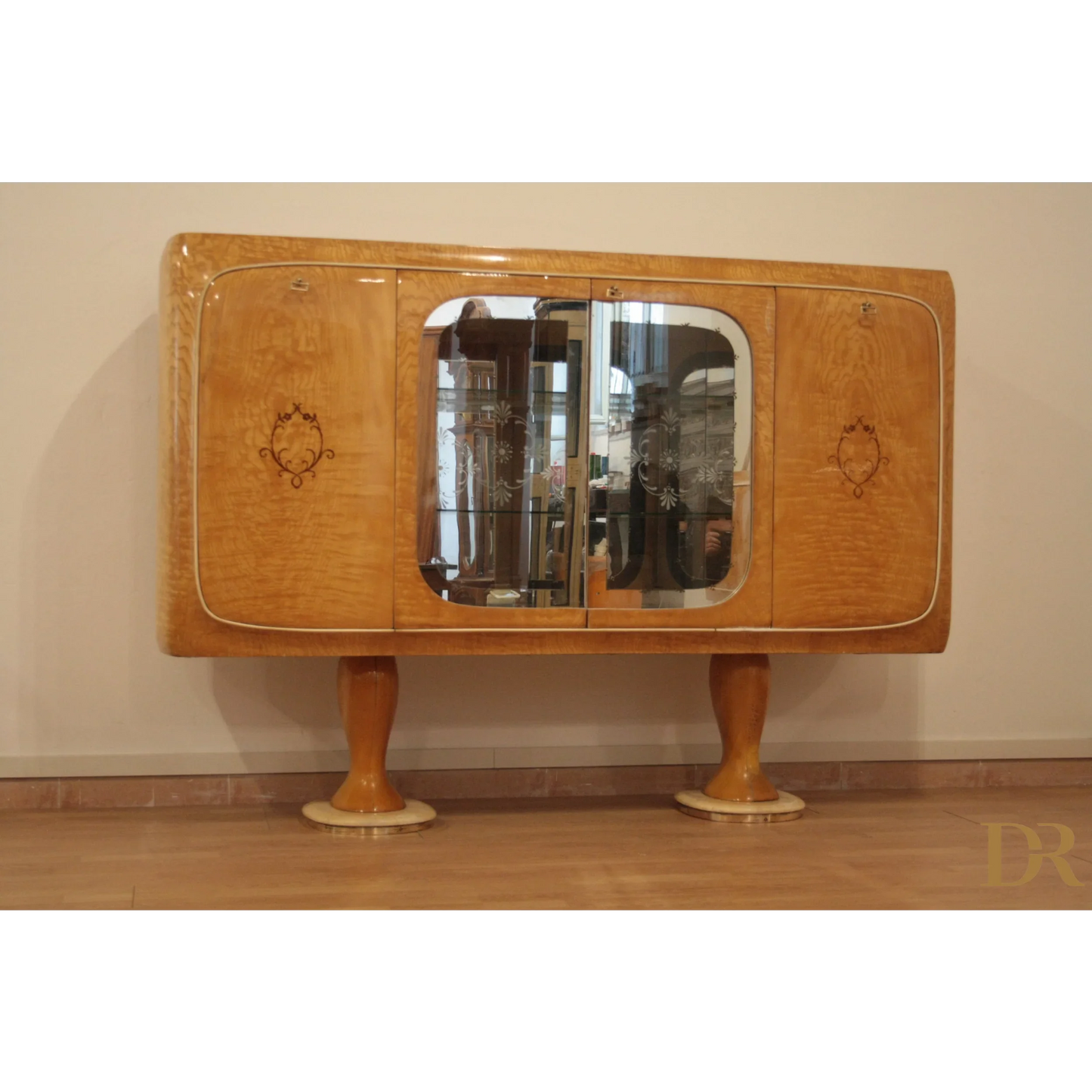 Art Deco armadio in legno con ante a specchio nel pranzo Mid-Century Moderna di Vittorio Dassi