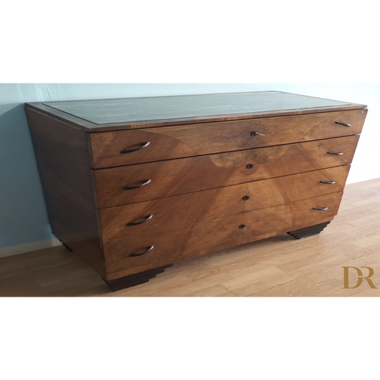 Cassettiera legno vintage con quattro cassetti e maniglie curve per camera letto