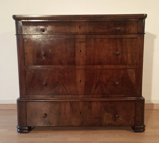 Cassettiera italiana in legno scuro con quattro cassetti e montanti angolari arrotondati xix secolo
