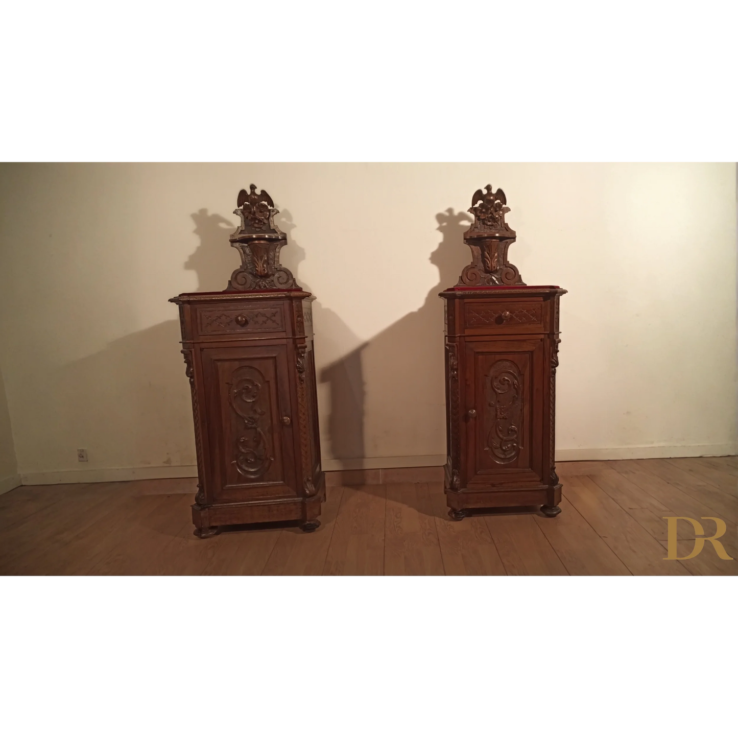 Pair of antique carved wood side cabinets, cassettiera italiana noce, set di 3