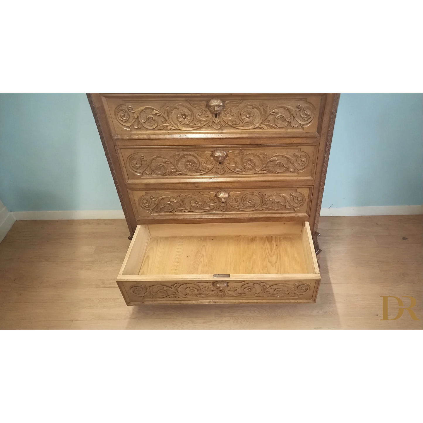Cassettiera italiana noce con quattro cassetti e motivi decorativi, set di 3