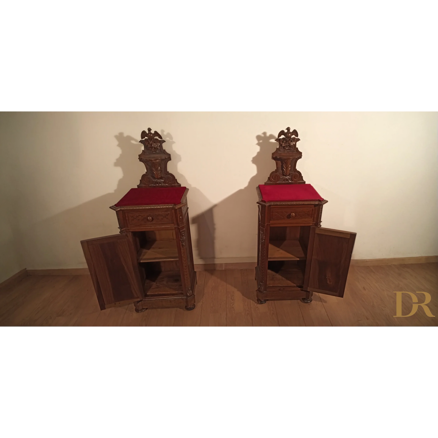 Pair of antique French bedside tables in walnut, set of 2, comodini italiani fine XIX secolo