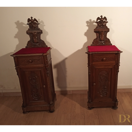 Comodini in noce con top in velluto rosso, mobili italiani fine XIX secolo