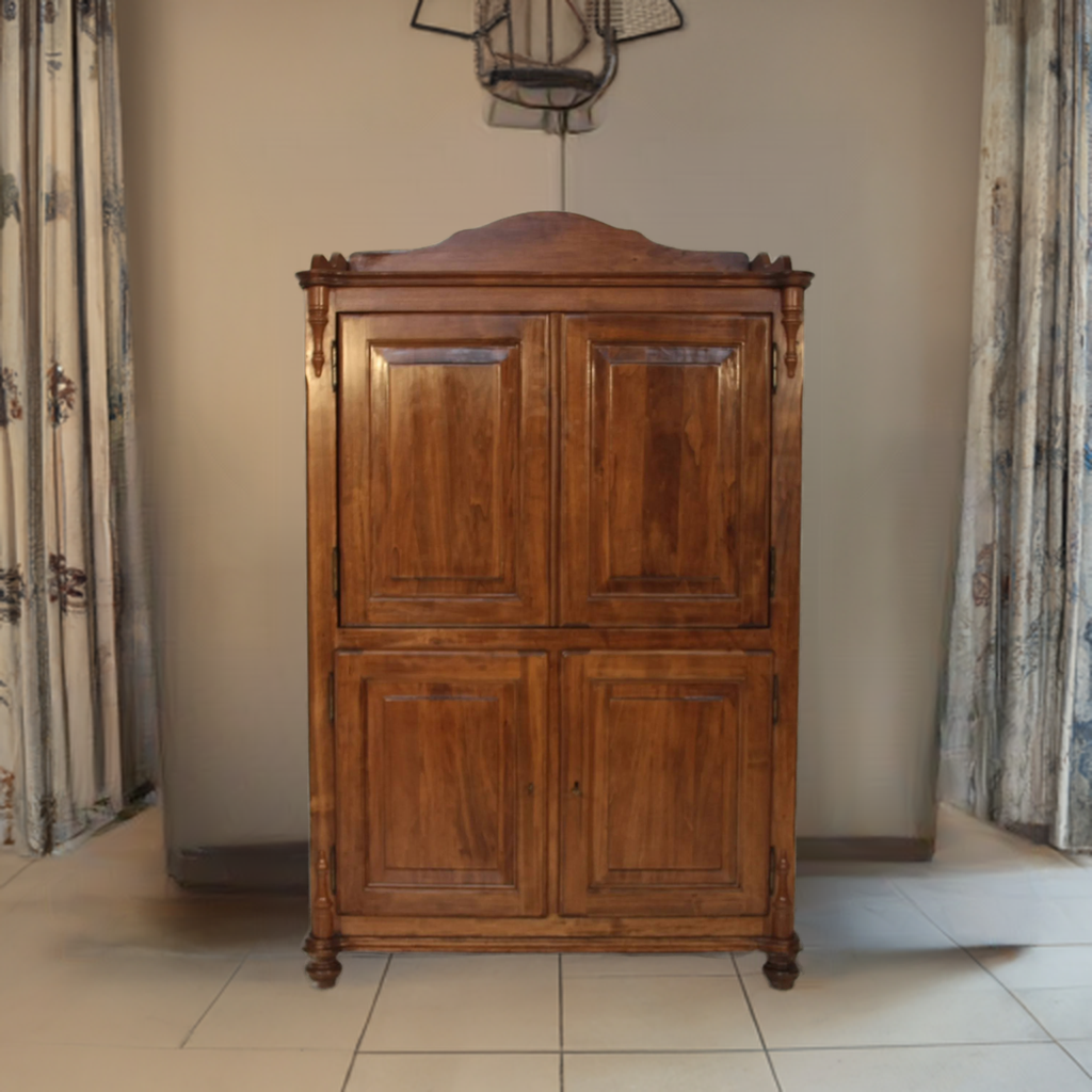 Ornate wooden armoire from Dario Raia Antiquariato, credenza classica in antiquariato vintage
