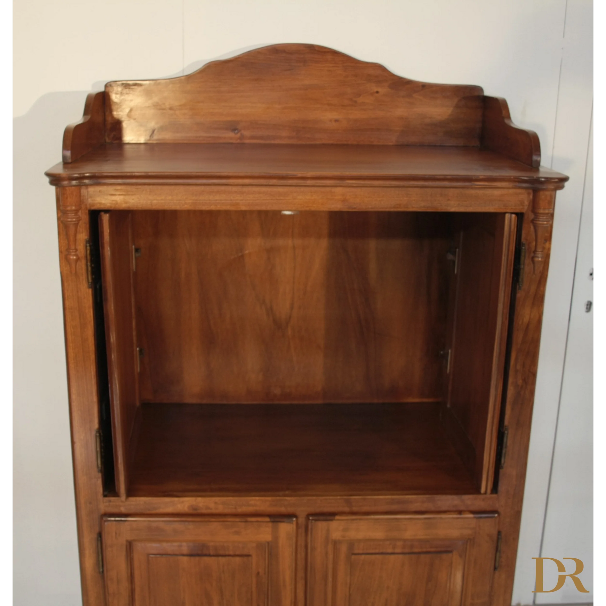 Credenza Classica in legno con ripiano aperto e due porte inferiori di Dario Raia Antiquariato