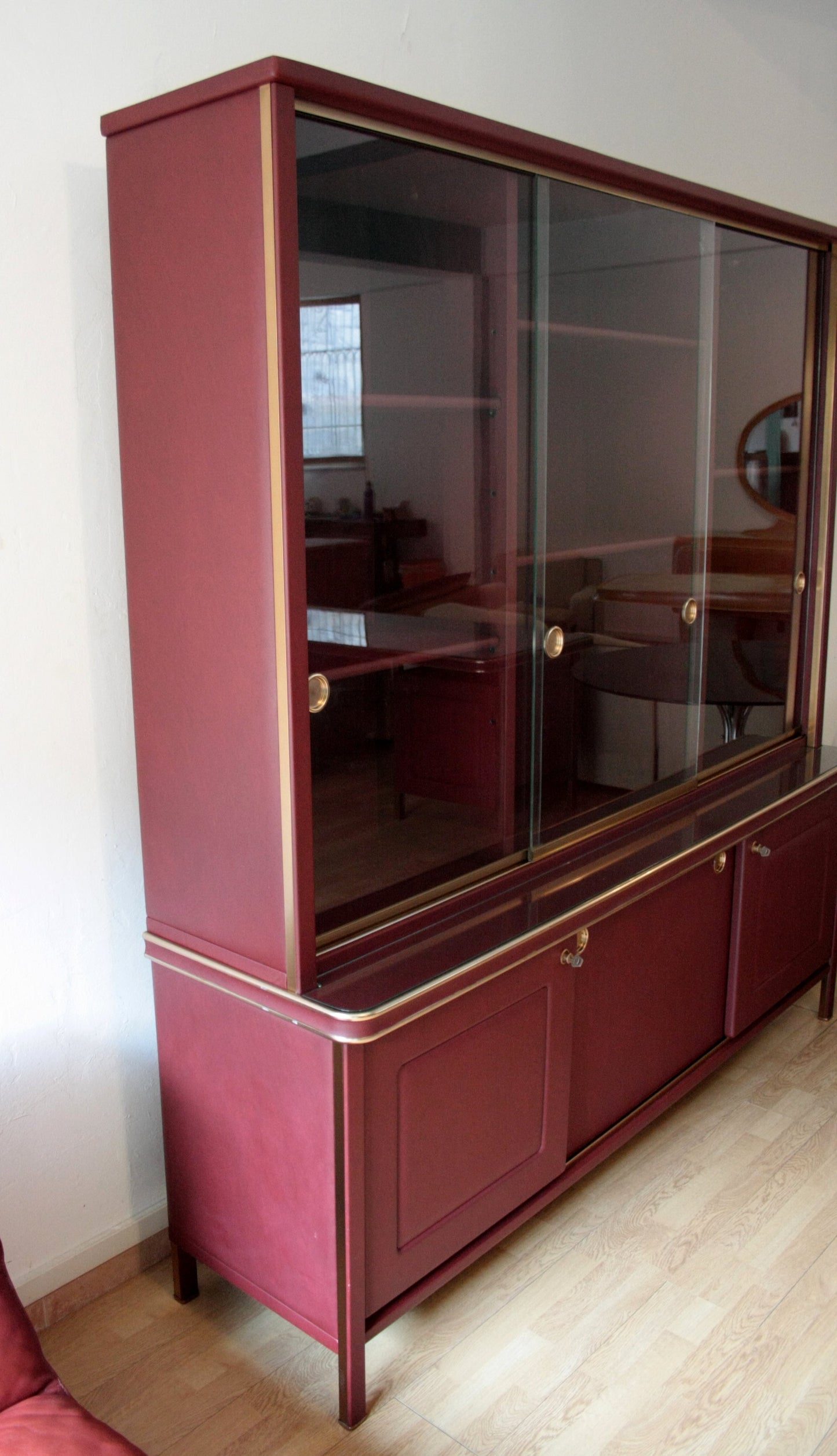 Credenza o libreria a due corpi in similpelle bordeaux di Umberto Mascagni degli anni 50