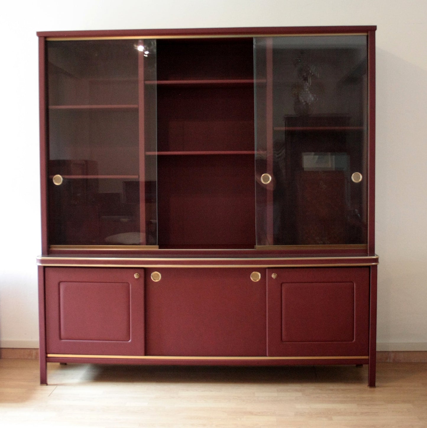 Credenza o Libreria a due corpi Umberto Mascagni in similpelle bordeaux con hutch e scorrevoli