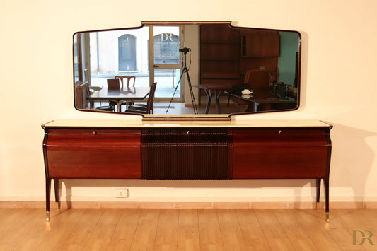 Credenza di Osvaldo Borsani in mogano e palissandro con pannello nero e gambe oro design italiano modernista