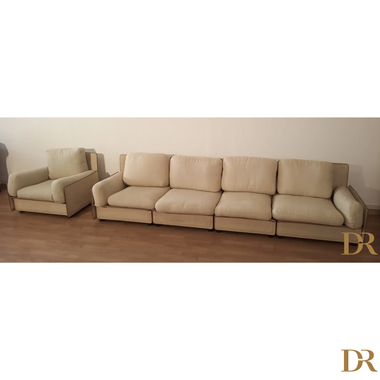 Divano beige modulare di Riccardo Arbizzoni con poltrona coordinata per Zanotta