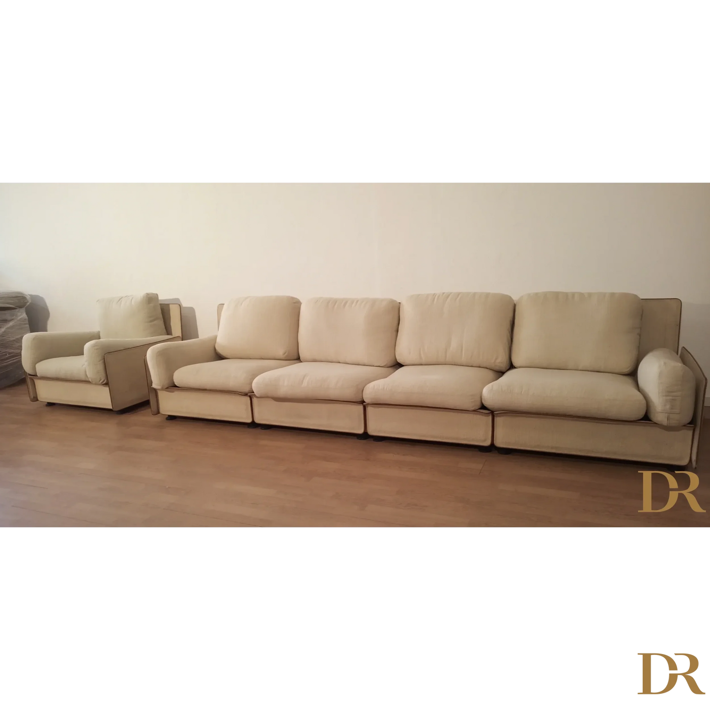 Divano modulare di Riccardo Arbizzoni in beige con poltrona coordinata