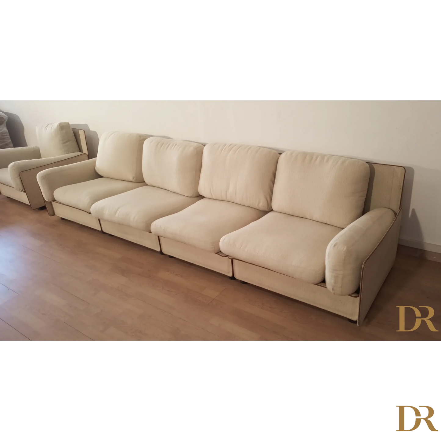 Divano beige modulare di Riccardo Arbizzoni con cuscini e braccioli retrò