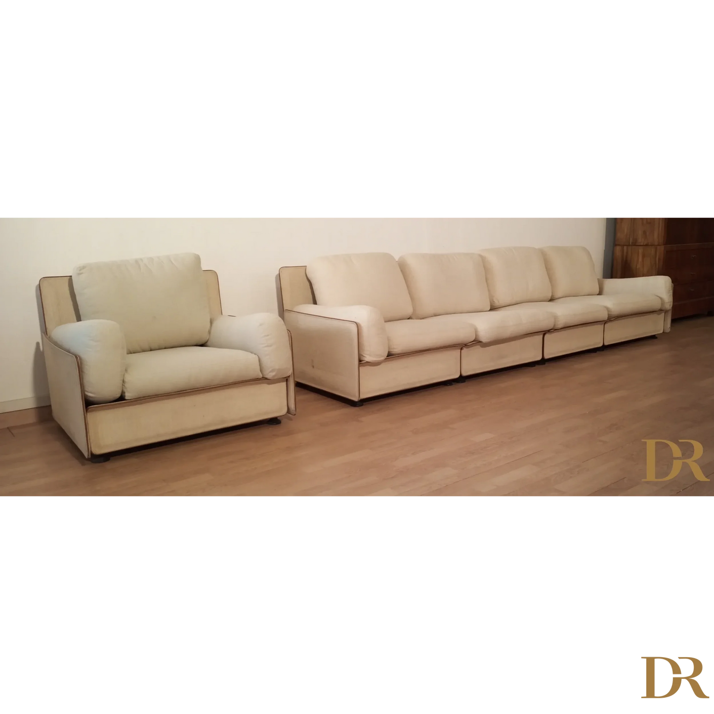 Divano modulare Riccardo Arbizzoni colore crema con poltrona coordinata