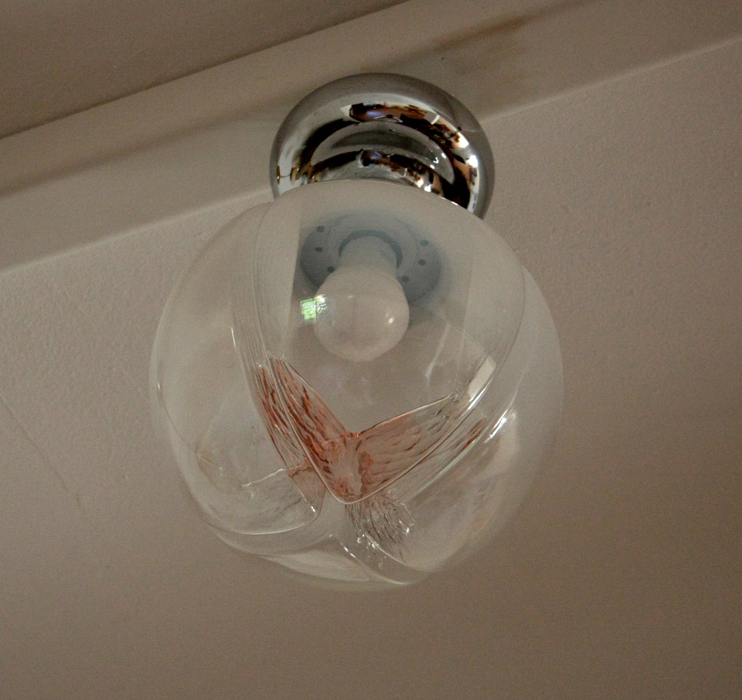 Lampada da soffitto cromata con vetro soffiato e design farfalla, Italia anni 60