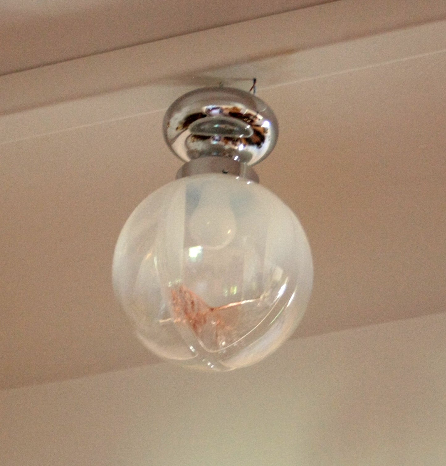 Lampada da soffitto cromata con vetro soffiato Italia anni 60