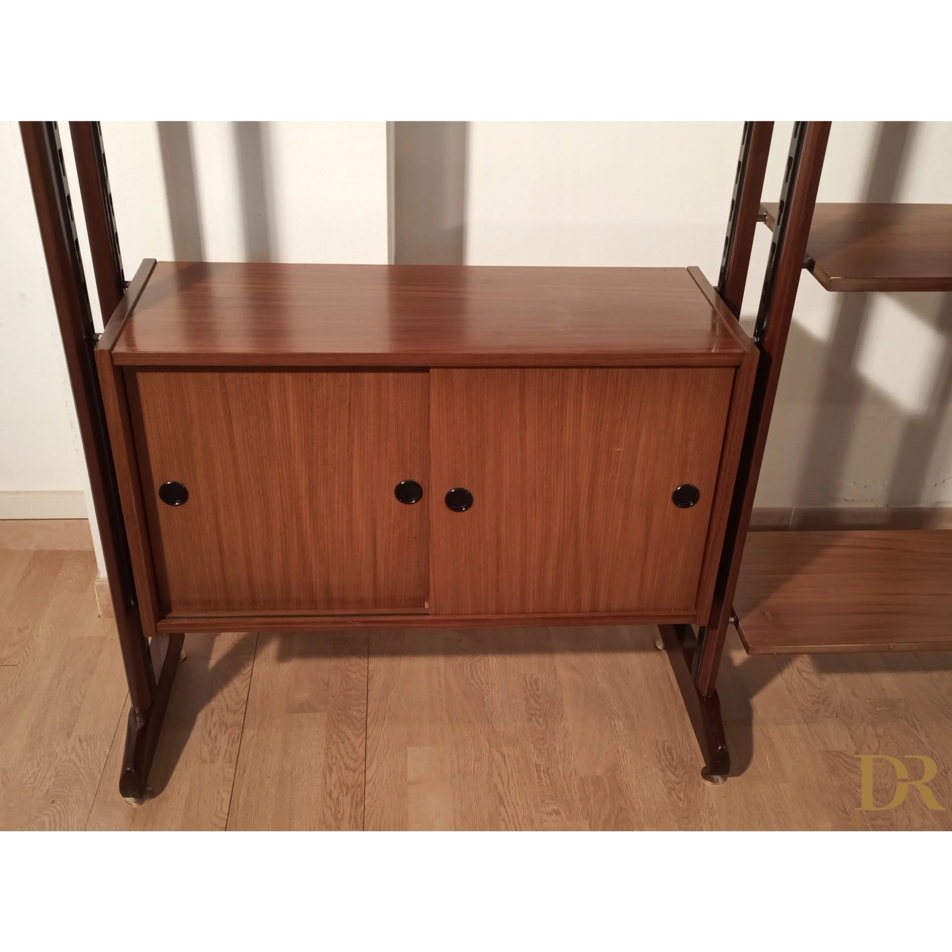 Cabinet in teak con sliding doors e hardware scuro, originale libreria modulare anni ’60