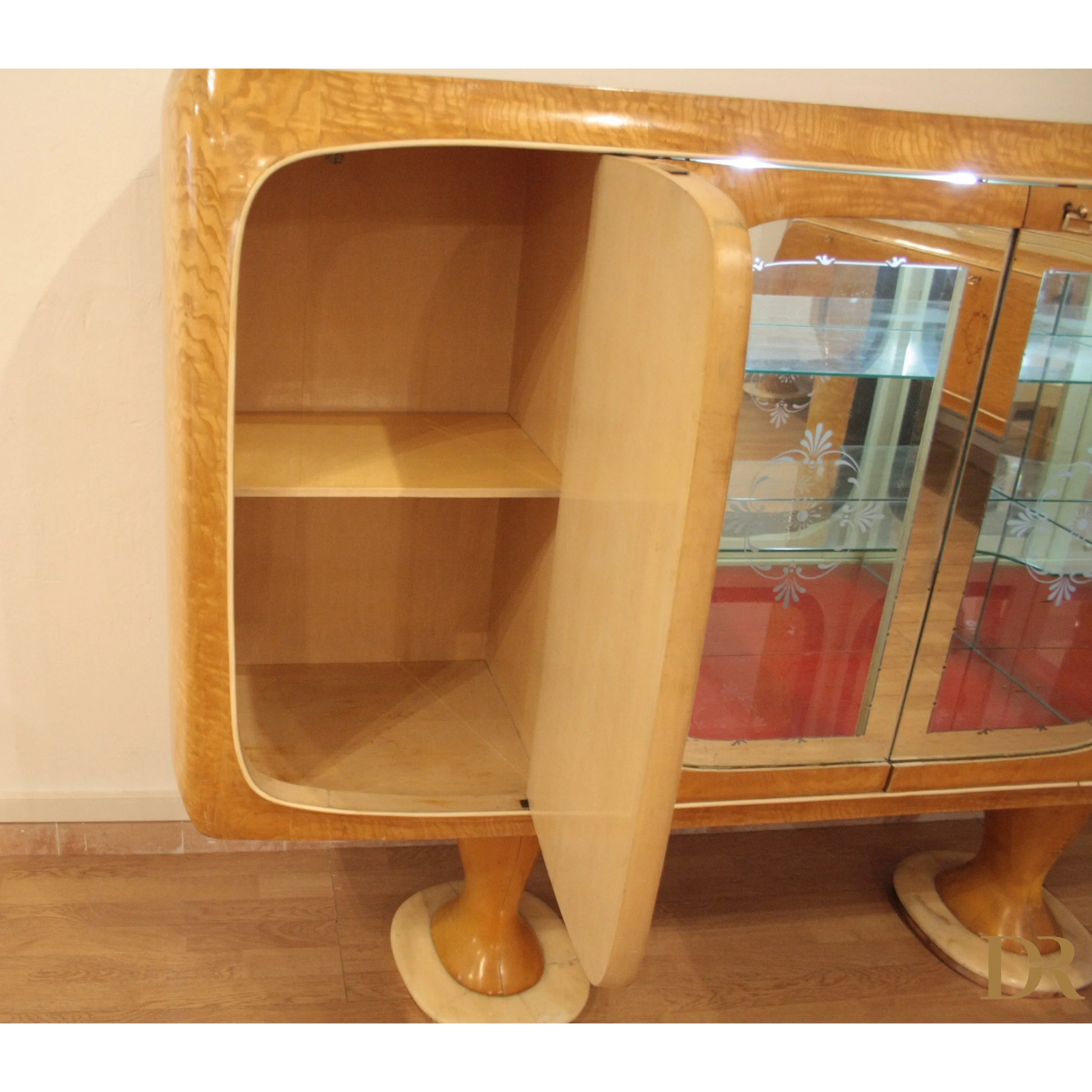 Mobile bar credenza di Vittorio Dassi con porta aperta in stile Art Deco