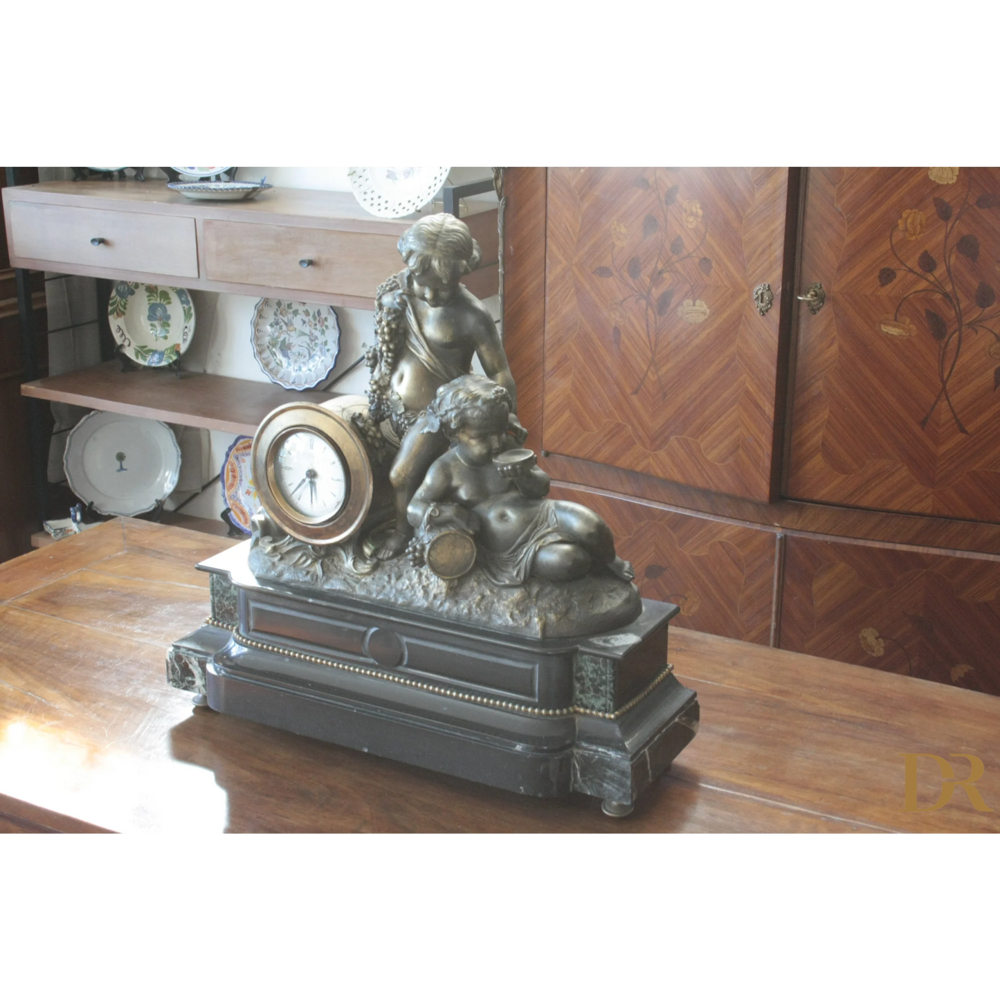 Orologio Napoleone III in bronzo e marmo del XIX secolo per casa elegante