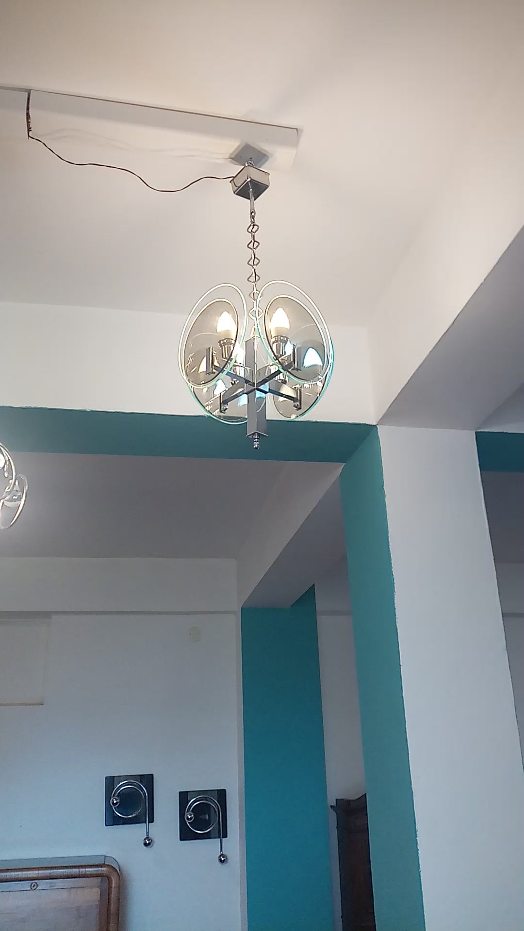 Lampadario vintage Art Déco con vetro e metallo cromato Italia anni 70