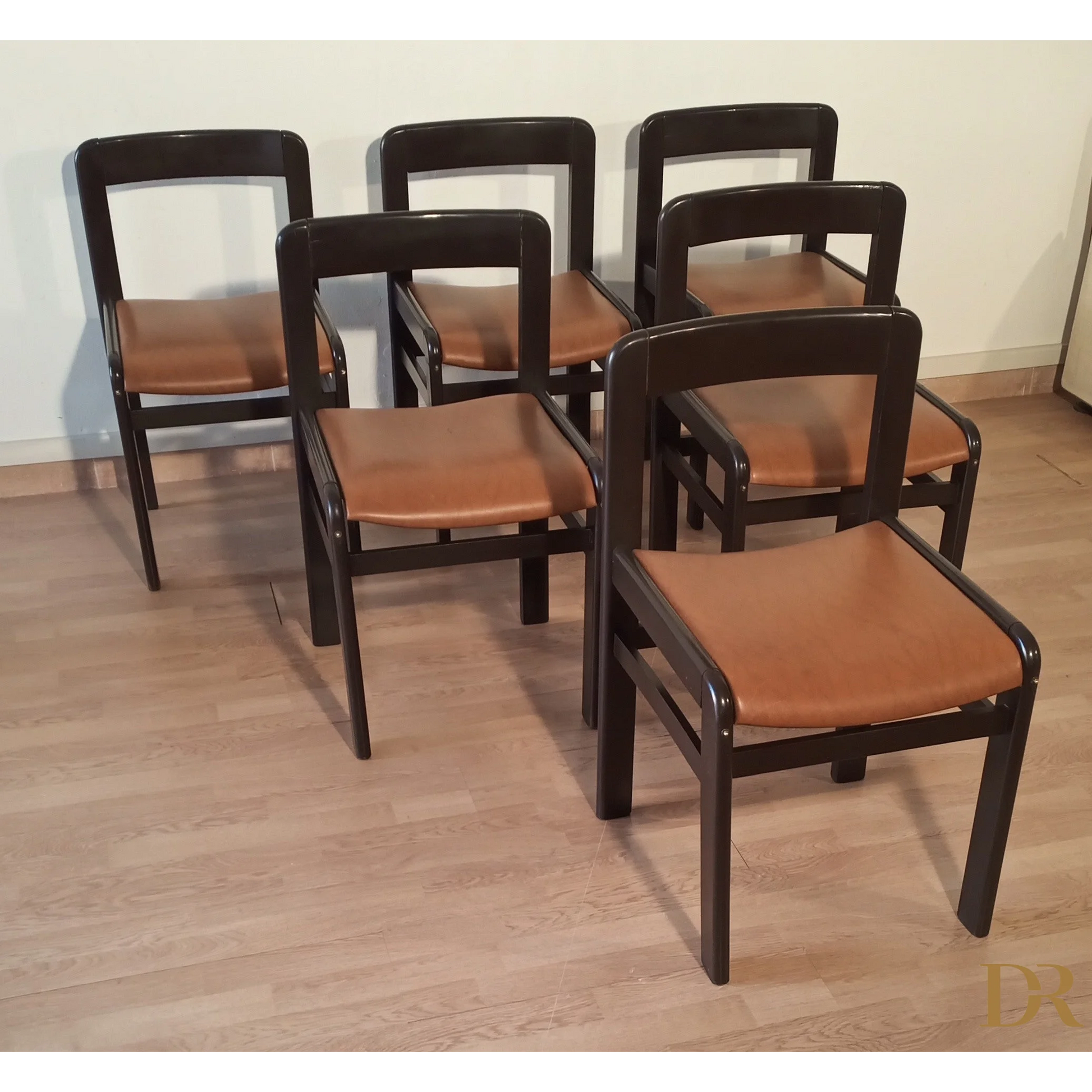 Set di sedie vintage da pranzo in legno scuro con sedili in pelle marrone