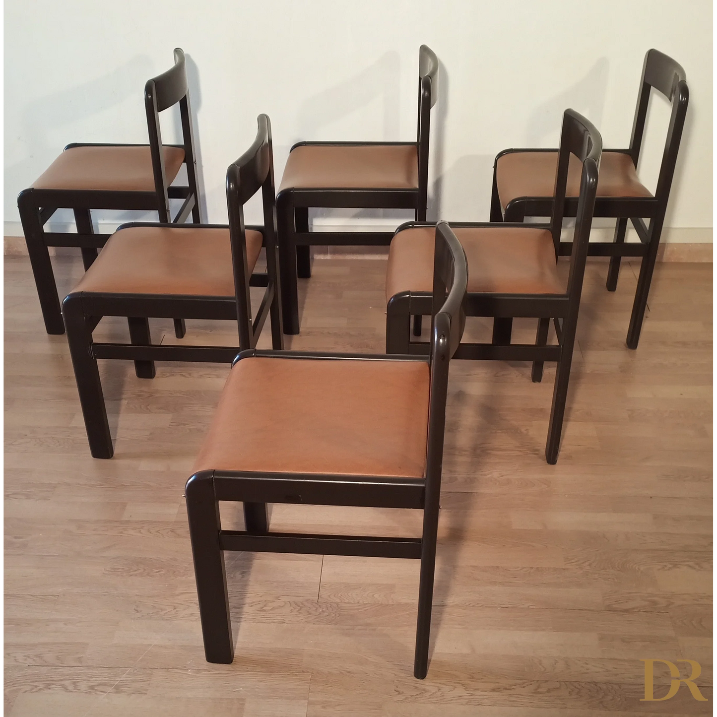 Set di sedie vintage in legno scuro con sedili imbottiti marroni