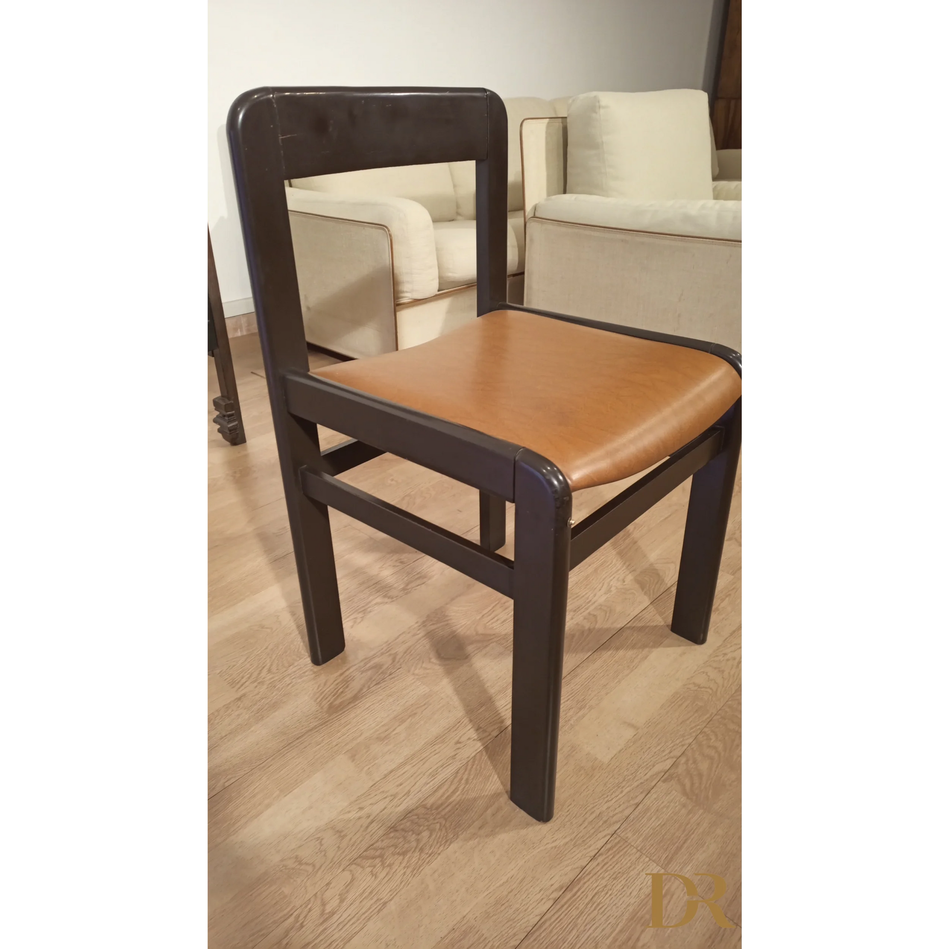 Sedia da pranzo vintage in legno scuro con cuscino in pelle tan nel set di 6