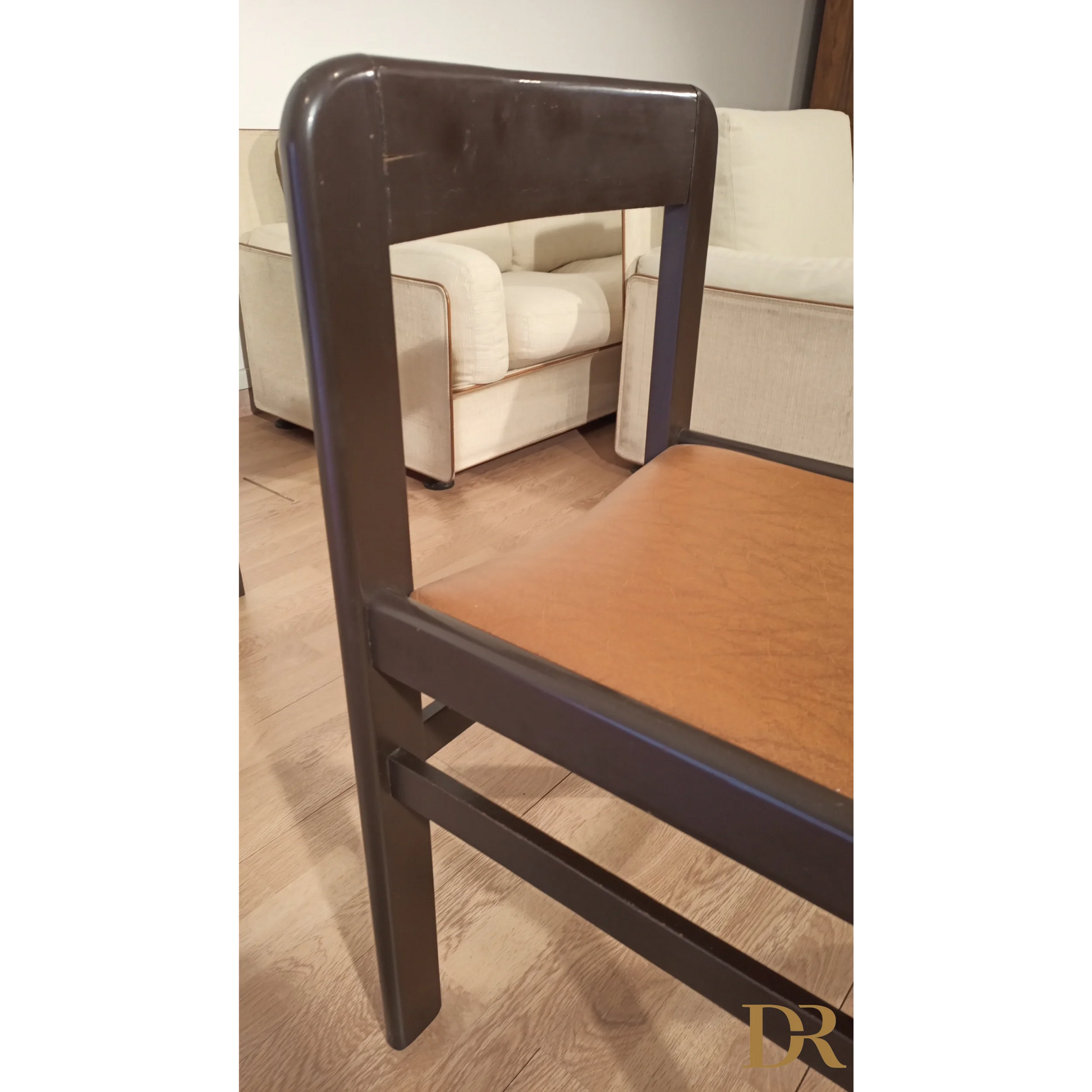 Schienale di sedia in legno scuro dal design rettangolare, set sedie vintage