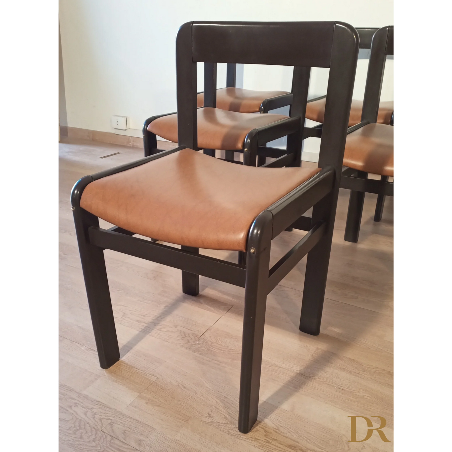 Sedia da pranzo vintage in legno scuro con seduta in pelle tan, set di 6