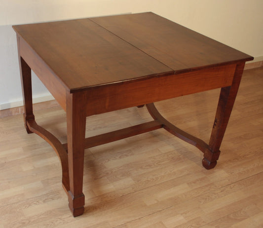 Antico ed elegante tavolo liberty in ciliegio massello con gambe curve e piano rettangolare decò vintage allungabile restaurato