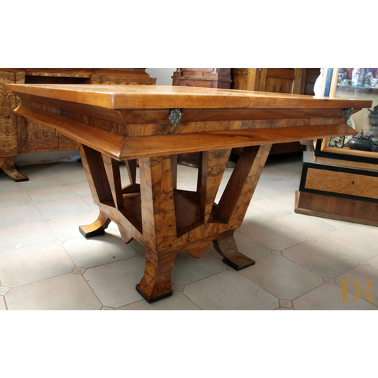 Tavolo art Decò in legno ornato, realizzato per il ministro Bottai a Roma