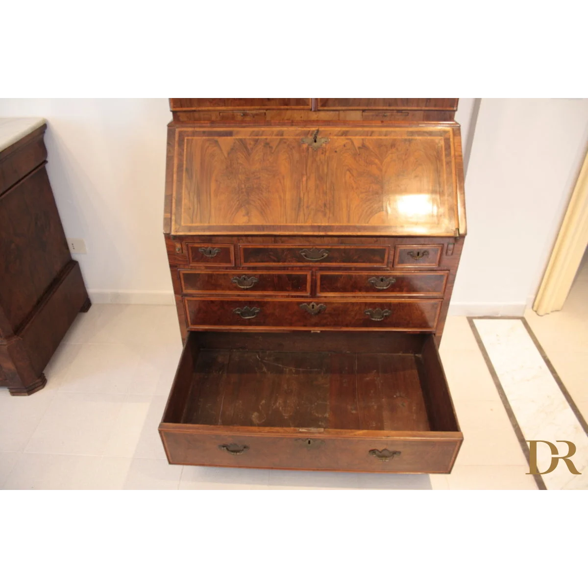 Antico Trumeaux Luigi XVI con piano ribaltabile e numerosi cassetti in noce