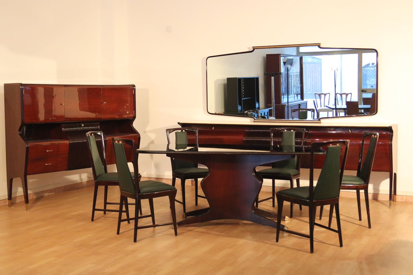 Tavolo da pranzo Osvaldo Borsani per Fratelli Turri — palissandro e vetro opalino nero, Italia, anni '50