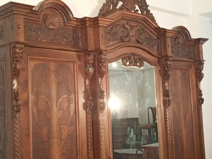 Armadio antico in stile rinascimentale italia in legno intagliato con specchio centrale fine xix secolo