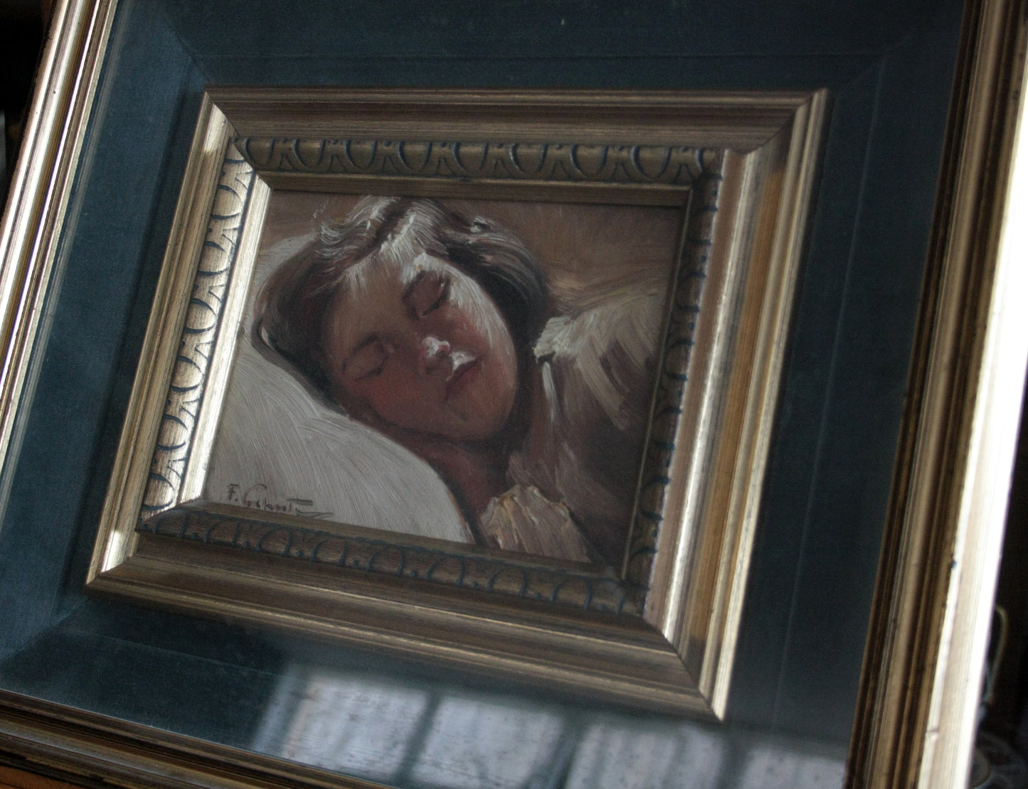 Ritratto incorniciato di una bambina dormiente, opera di Francesco Galante