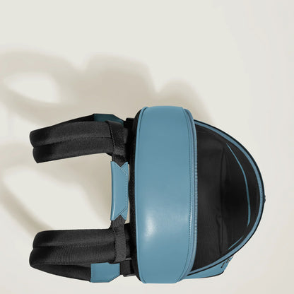 Montblanc zaino piccolo in pelle blu fumo con mini zaino in pelle light blue e dettagli zipper neri