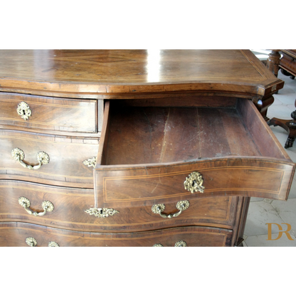 Comò antico in legno vintage Canterano con cassetto aperto, design casa elegante