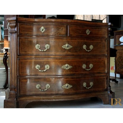 Cassettiera antica in legno vintage con hardware in ottone, perfetta per il design casa