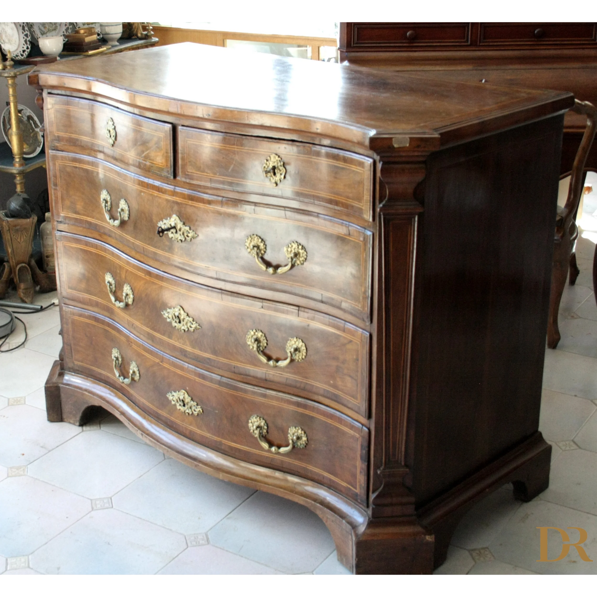 Cassettiera vintage Canterano in legno antico con hardware in ottone, perfetta per casa di design