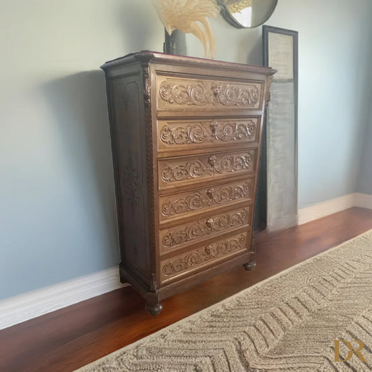 Altizzo di cassettiera italiana antica in noce italiana ottocentesca intagliato