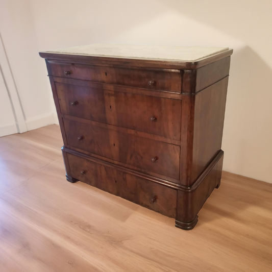 Cassettiera in legno con cinque cassetti produzione