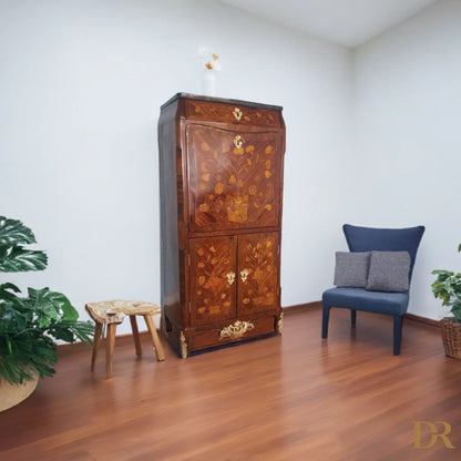 Cassettiera secrétaire Luigi XVI in legno e marmo, stile ornato Luigi XVI