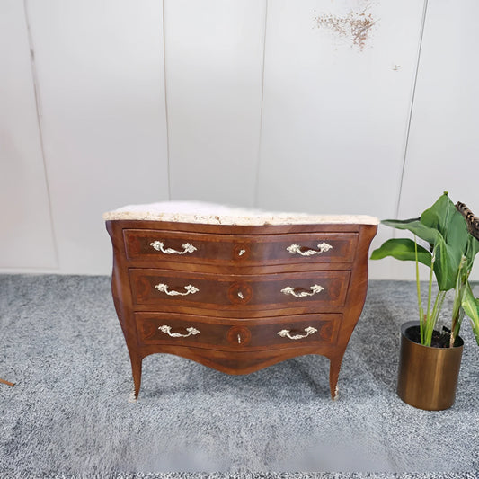 Comò Luigi XV in bois de rose intarsiato con 3 cassetti e piano in marmo restaurato elegante e funzionale