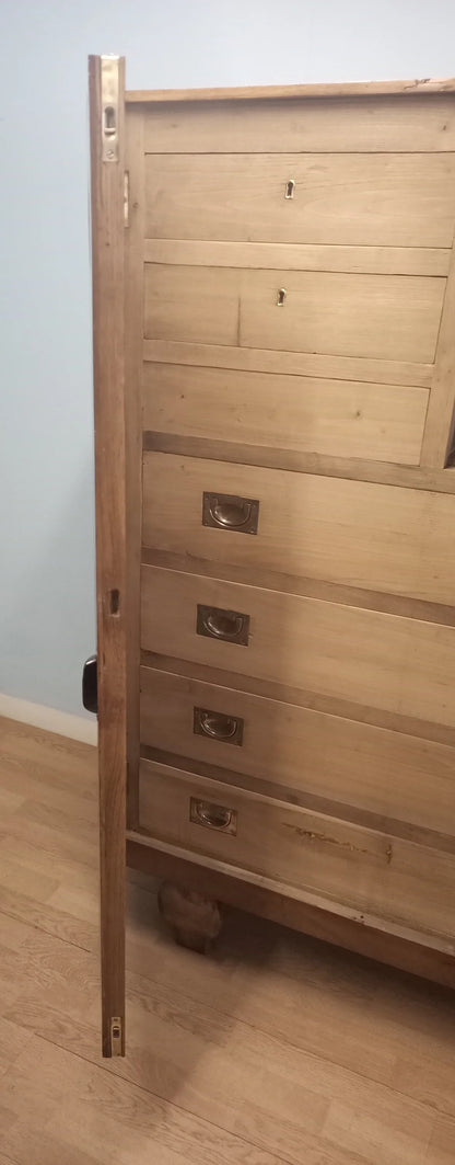Mobile con cassettiera interna in noce inizi 900 restaurata con cassetti in legno e maniglie in ottone