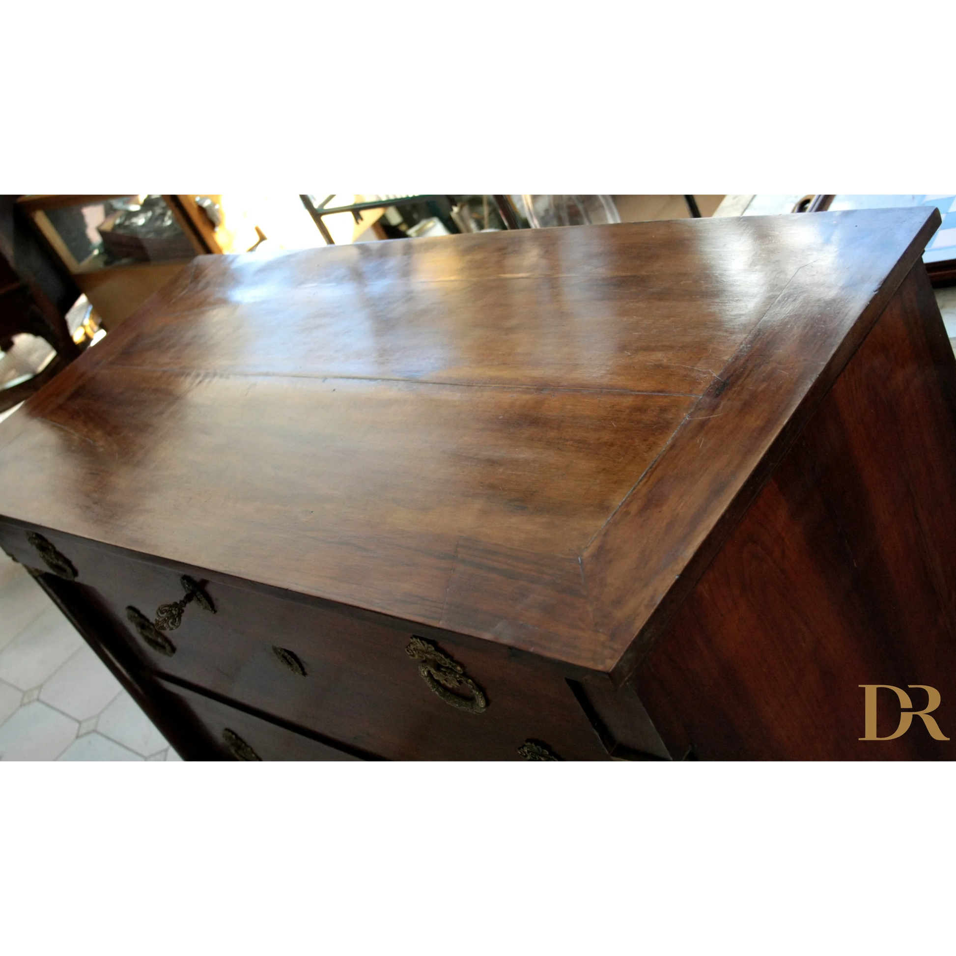 Comò impero napoletano vintage in legno con finitura lucida e hardware in ottone, perfetto per casa e design