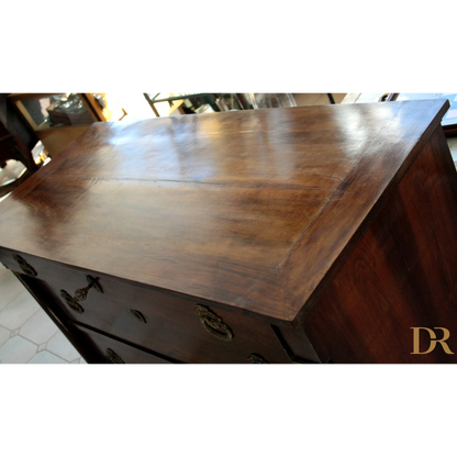 Comò impero napoletano vintage in legno con finitura lucida e hardware in ottone, perfetto per casa e design