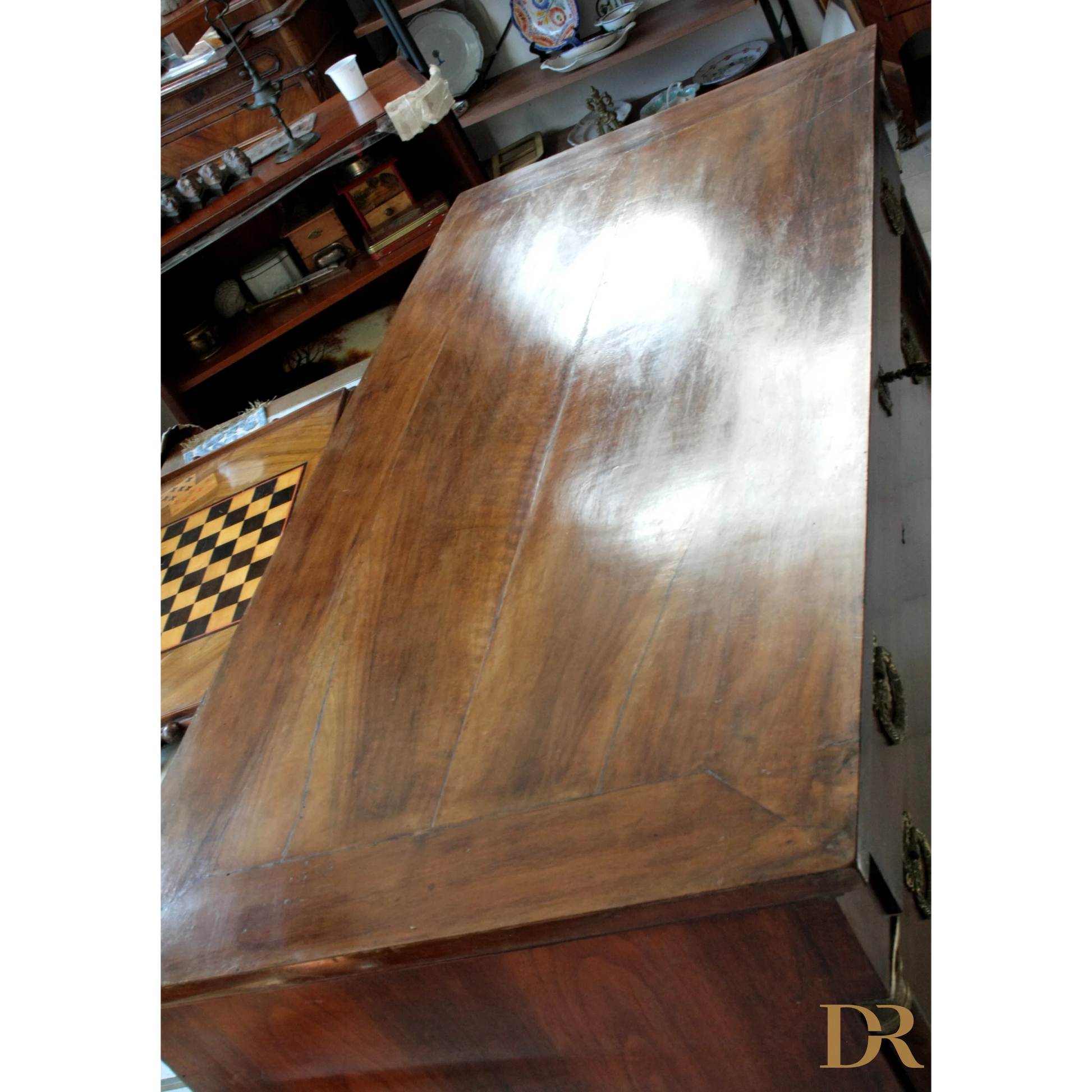 Comò impero napoletano vintage in legno lucido con hardware in ottone per casa e design