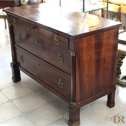 Comò Impero Napoletano vintage in legno scuro con maniglie in ottone per casa e design