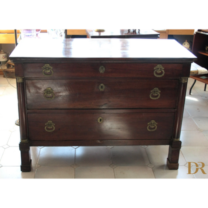 Comò impero napoletano vintage in legno con maniglie in ottone, perfetto per casa e design