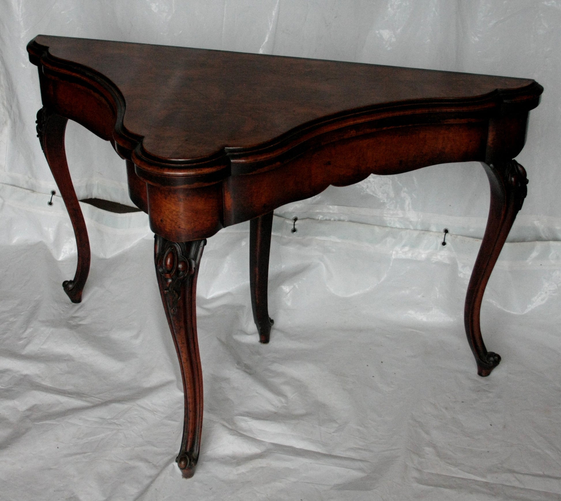 Console tavolo da gioco inglese fine XVIII secolo con legno scuro e gambe cabriole