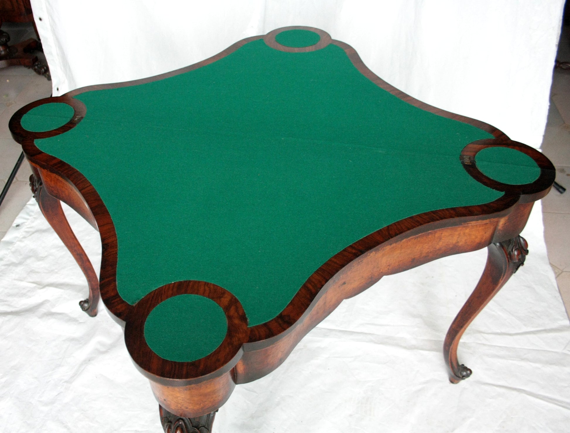 Console tavolo da gioco inglese XVIII secolo con felt verde e gambe ornate in legno